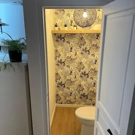 Chez Marie Et Ferry & Shuttle