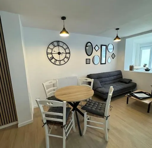 Chez Marie Et Ferry & Shuttle *