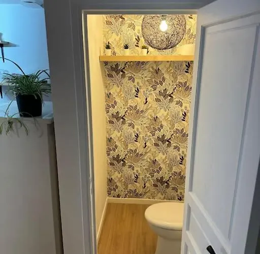 Chez Marie Et Ferry & Shuttle