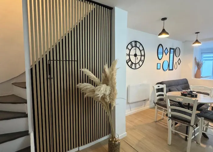 Chez Marie Et Ferry & Shuttle Apartman