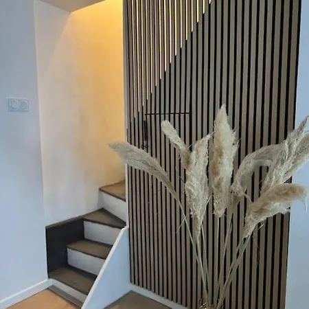 Chez Marie Et Ferry & Shuttle