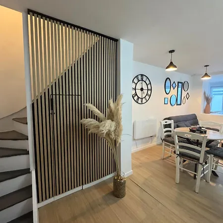 Chez Marie Et Ferry & Shuttle Apartament